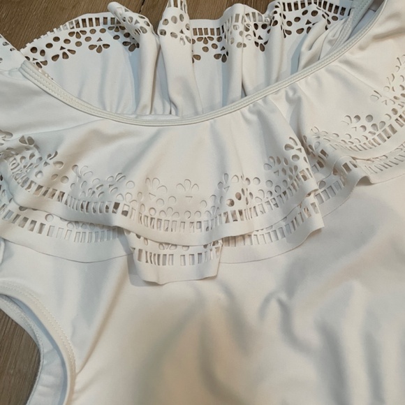 Boohoo White One Shoulder Ruffle Swimsuit, Size 6 - Picture 10 of 10